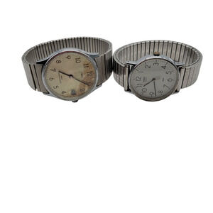 Lot of 2‎ Vintage 1980's Timex Watches 1 Works 1 Does Not